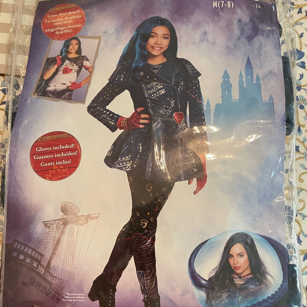 Descendants Evie costume size 7/8